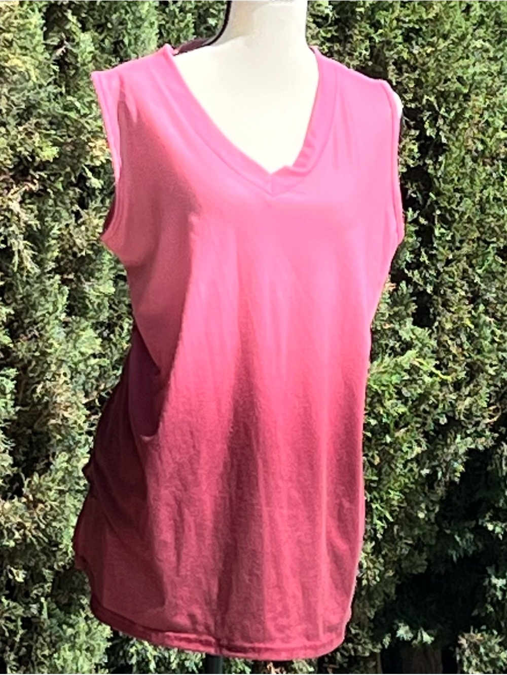 Sleeveless V-Neck Ombre Tank Top - Pink to Burgundy